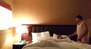 phim jav vn Stepmom an ủi stepson trên giường phim sex sex với âm hộ của cô.